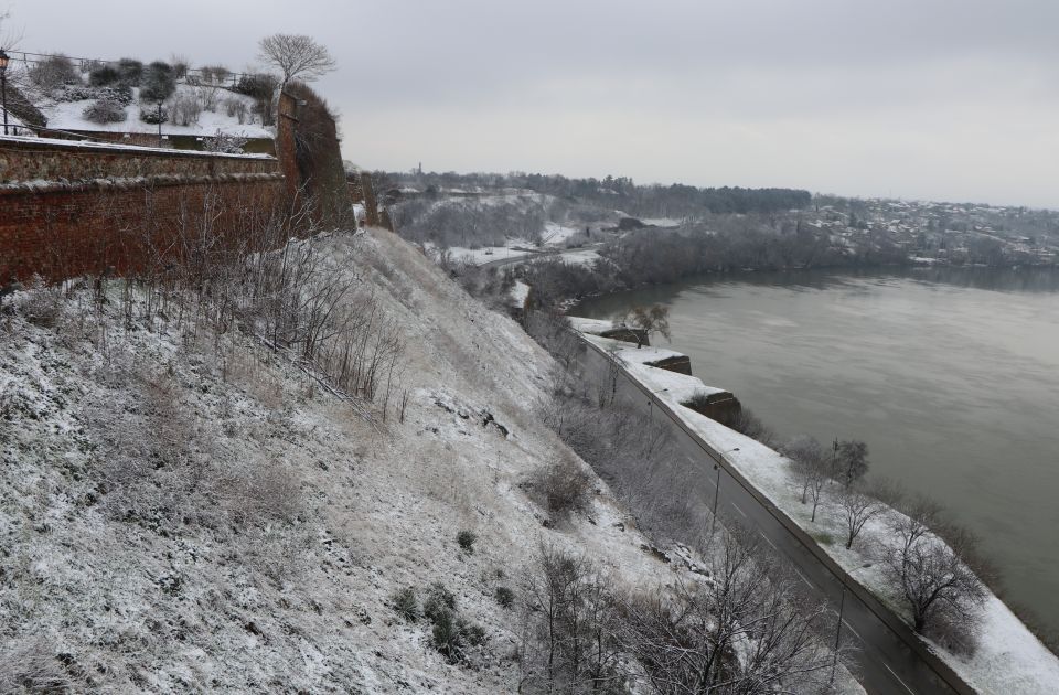 Sneg u Novom Sadu: Putevi prohodni, ali vlažni - narednih dana moguće stvaranje poledice