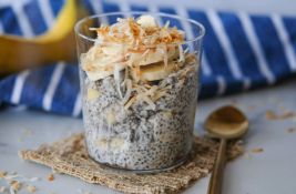 VIDEO: Parfe od banana, kokosa i čia semenki u čaši