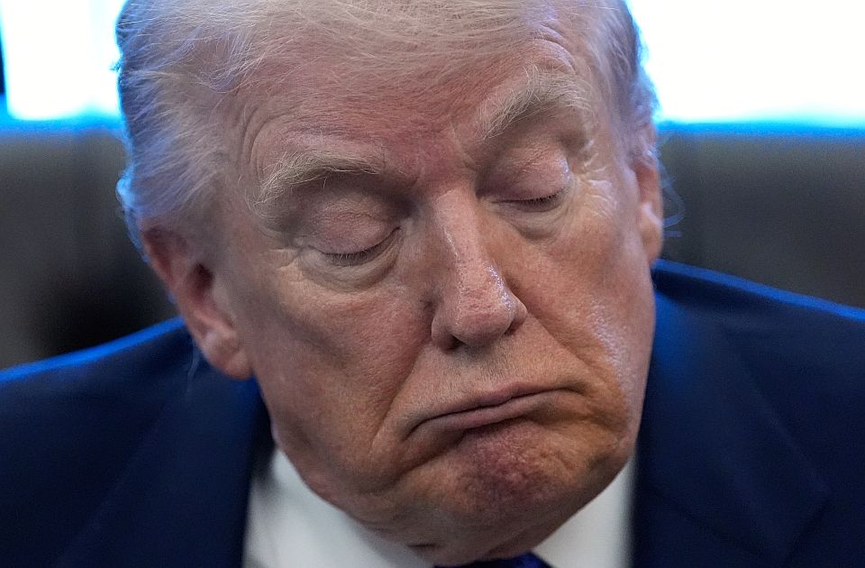 Amerikanci sve više frustrirani Trampom i njegovim potezima, gubi podršku i među republikancima