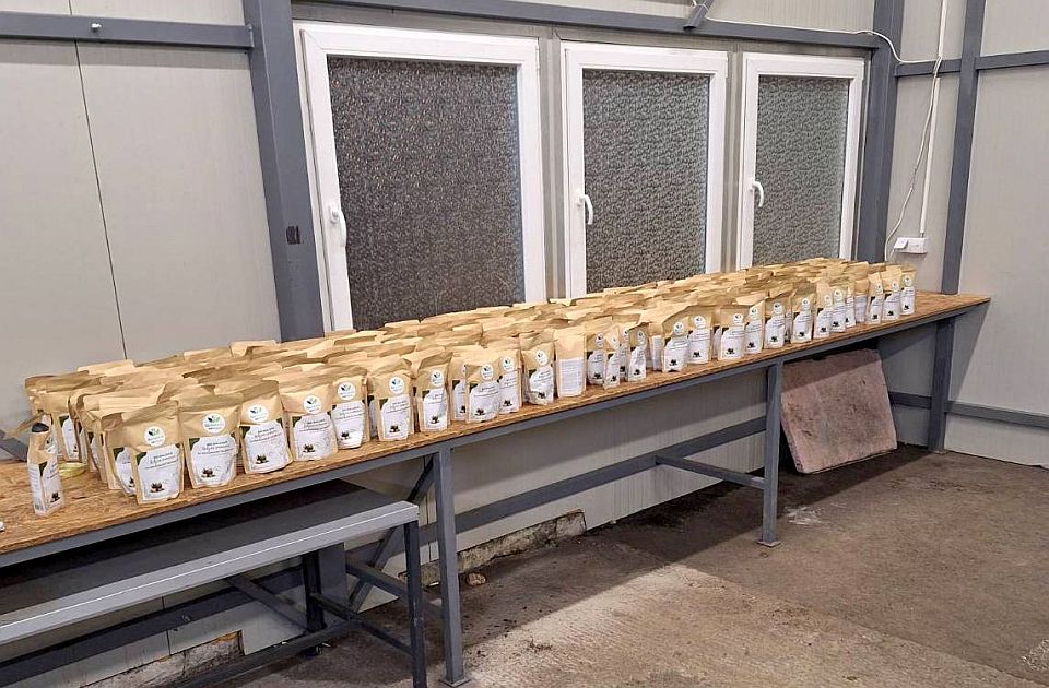 FOTO: Na graničnom prelazu Šid zaplenjen čaj za mršavljenje vredan 750.000 dinara