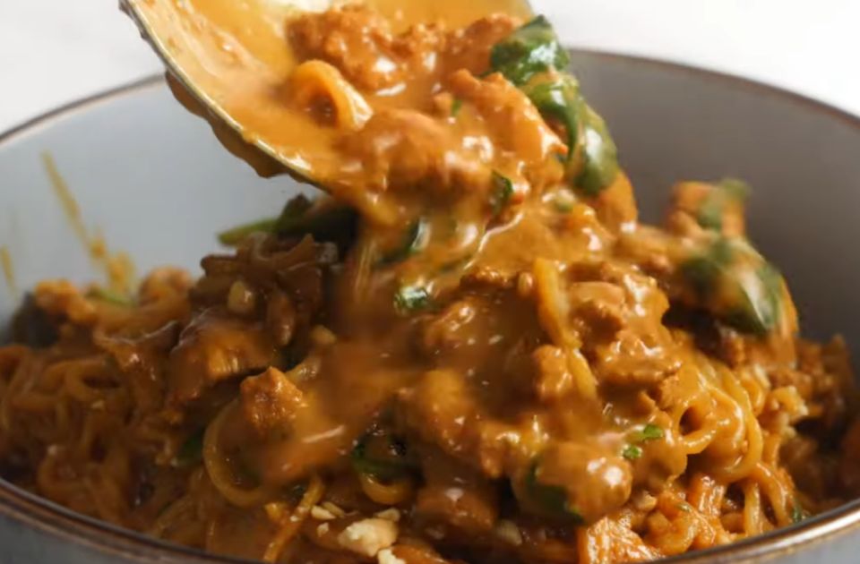 VIDEO Ukusi Azije: Tajlandski rezanci sa puterom od kikirikija 