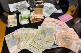 FOTO: Oružje, droga i novac kod grupe osumnjičene za ubistva u Požarevcu i Beogradu, pretres bio i u Beočinu