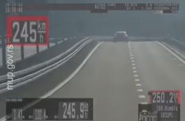 VIDEO: Vozio 245 km/h na delu motoputa gde je ograničenje 100 km/h
