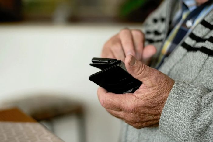 Uprkos zakonu, u Srbiji česta praksa da radnici o otkazu saznaju preko Vibera, SMS-a i mejla