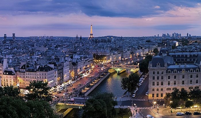 Pariz mora biti zaključan tri nedelje da bi se zatim sve moglo otvoriti