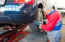 Srbiji manjka auto-mehaničara, a plata do 2.000 evra: Oni koji rade na crno jedan od problema