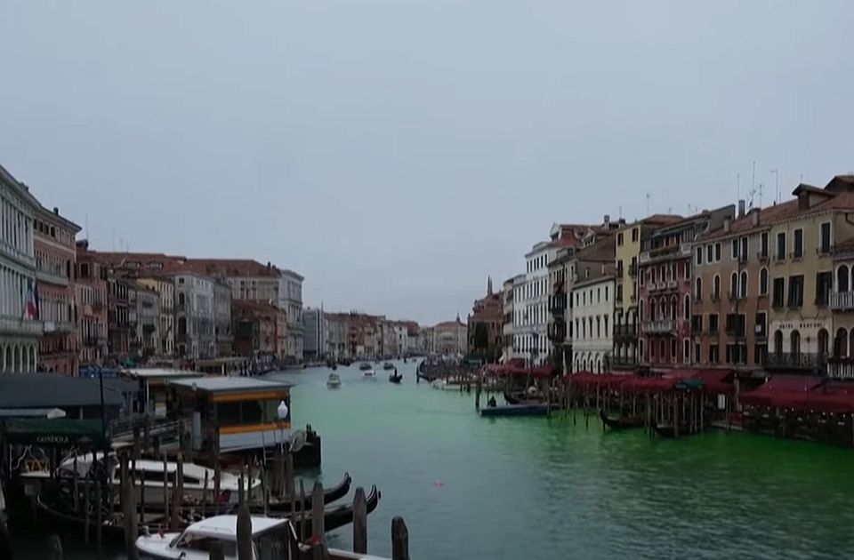 Jer je obojila kanal u zeleno: Greta Tunberg kažnjena novčano i zabranom ulaska u Veneciju na dva dana