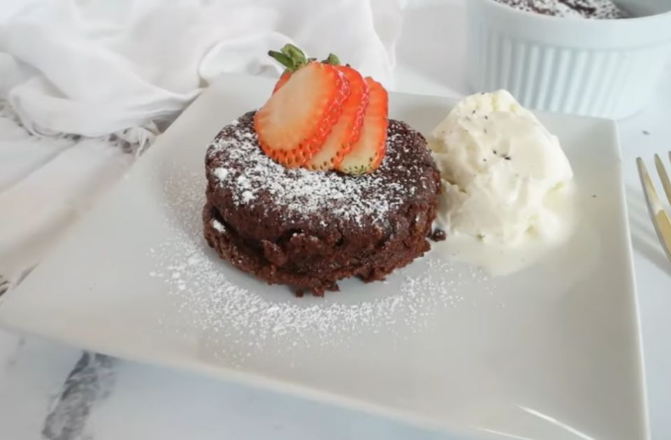 VIDEO: Čokoladni kolač bez brašna