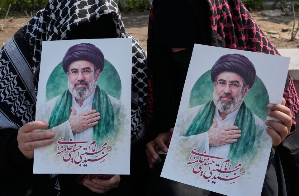 Iranski ministar: Vrhovni vođa je u dobrom zdravstvenom stanju, upravlja situacijom 