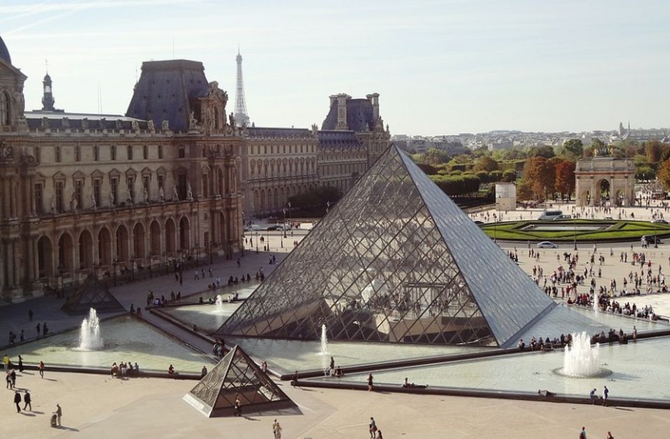 Zatvorenik pobegao tokom posete Luvru