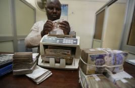U Nigeriji haos zbog zamene novčanica, ljudi se tukli u redovima i skidali goli u bankama