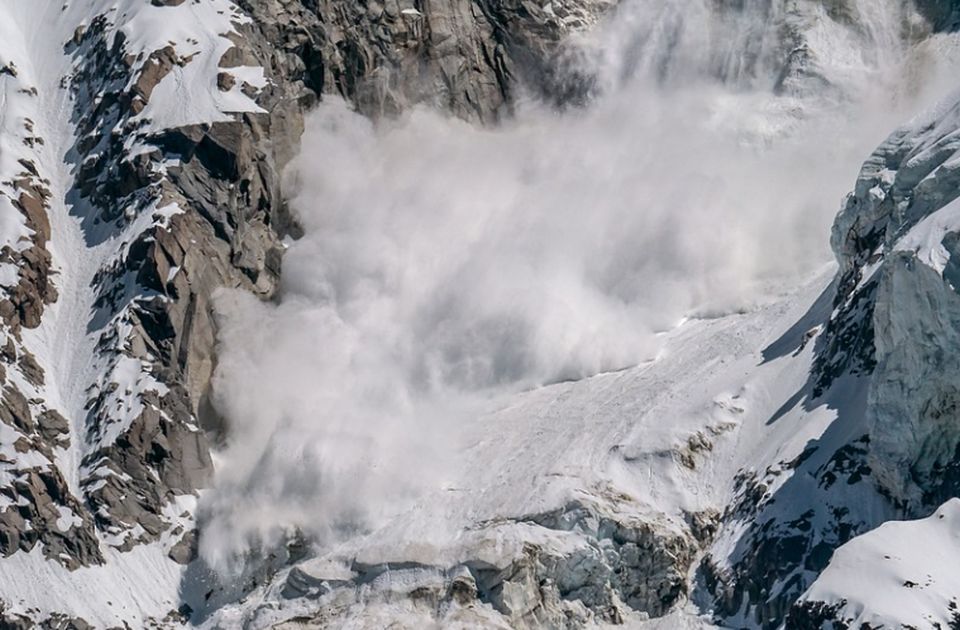 Osmoro ljudi poginulo u snežnim lavinama u Austriji