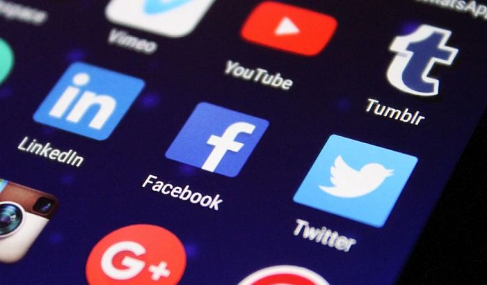 Fejsbuk najavio da će sprečiti širenje negiranja holokausta na mreži