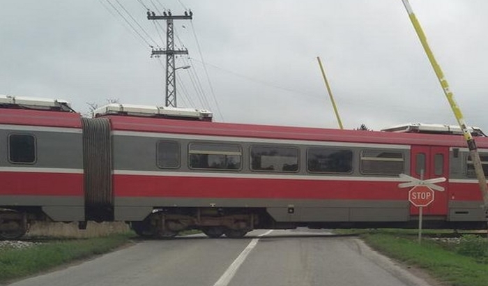 FOTO: Opasan pružni prelaz je u skladu sa zakonom