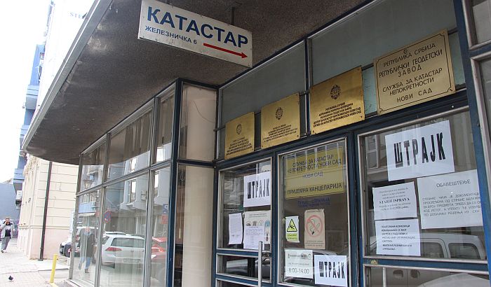 Radnici katastra u Novom Sadu u štrajku, rad potpuno obustavljen