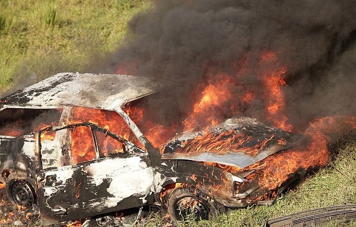Inđija: Zapalio sopstveni automobil