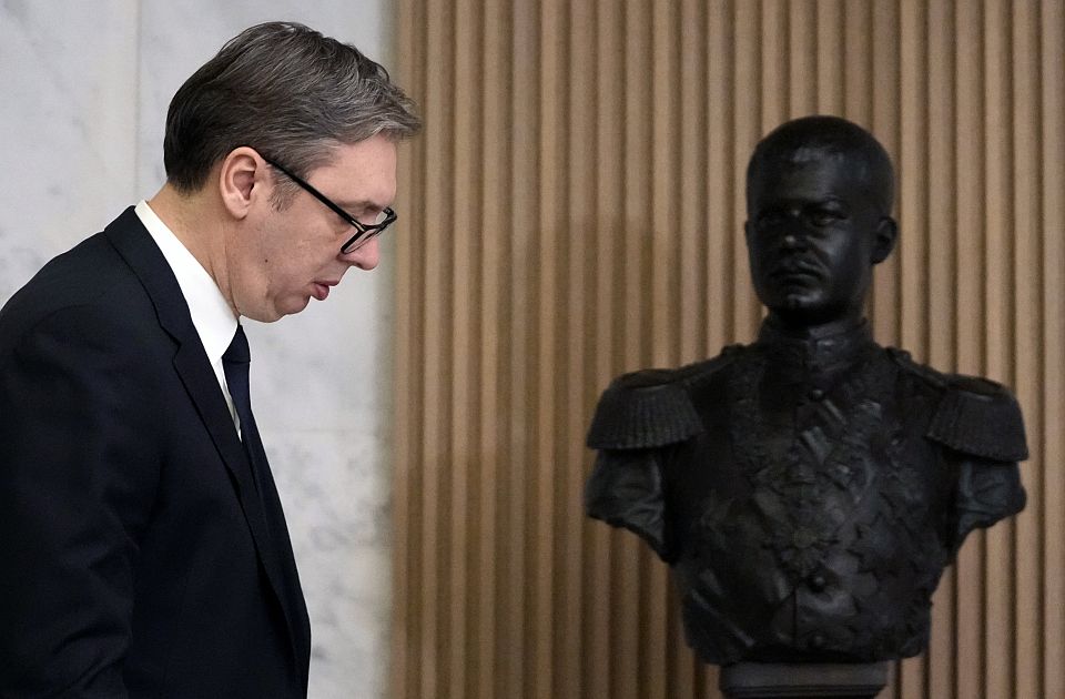 Bivši ambasador: Vučićeva poseta SAD primer kako ne treba raditi, treba da se izučava na fakultetu Bivši ambasador: Vučićeva poseta SAD primer kako ne treba raditi, treba da se izučava na fakultetu