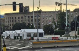 FOTO: Ćacilend dobio i stražarsku kućicu