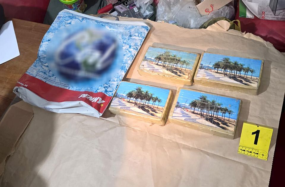 FOTO, VIDEO: Dvojac uhapšen u Beogradu zbog 12 kilograma kokaina, zaplenjena im i tri vozila