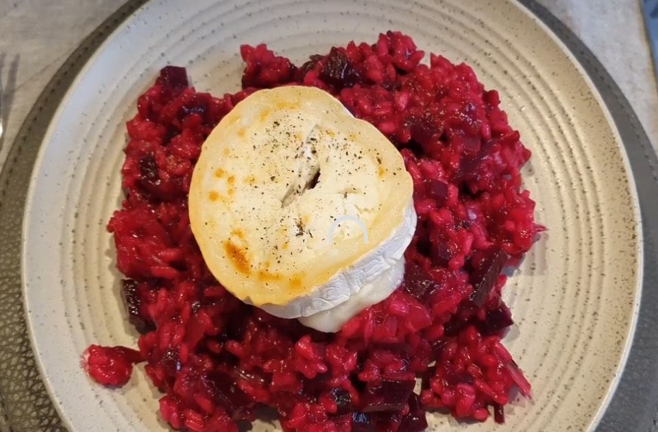 VIDEO Zanimljivo i za oko i za nepce: Rižoto sa cveklom i sirom