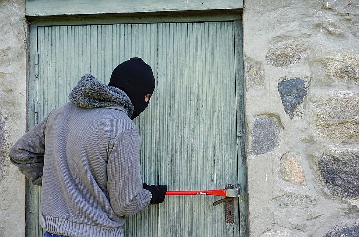 Da li imamo pravo da se branimo od provalnika koji nam upadne u dom?