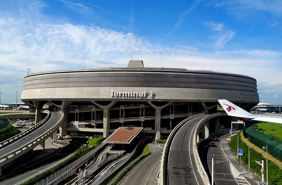 Preminuo Iranac koji je živeo na pariskom aerodromu i inspirisao Spilberga za film "Terminal"