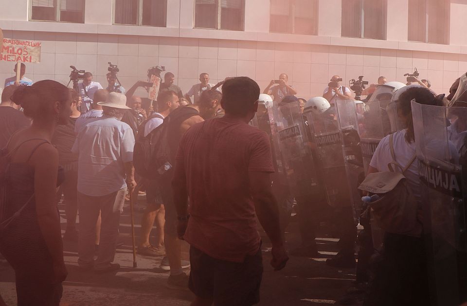 FOTO: Šta se sve danas dogodilo na protestu? U slikama i rečima