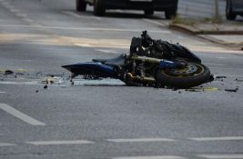 Oboren motociklista na Grbavici, dvoje povređeno