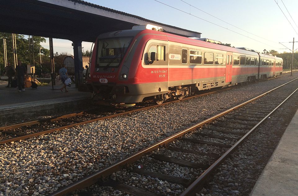 Ponovo kamenovan voz, obaveštena policija