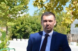 Novo-staro lice na čelu 