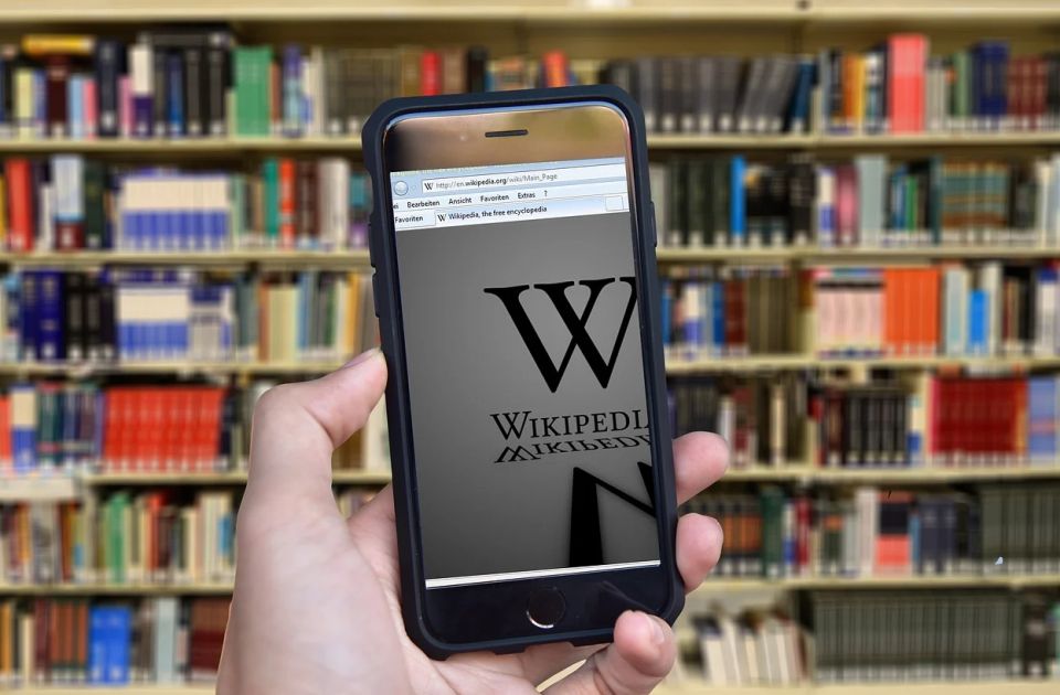 Wikipedia ograničava upotrebu veštačke inteligencije u uređivanju svojih članaka