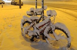 NSBI: Biciklističke staze u Novom Sadu uopšte se ne čiste, već se na njima deponuje sneg