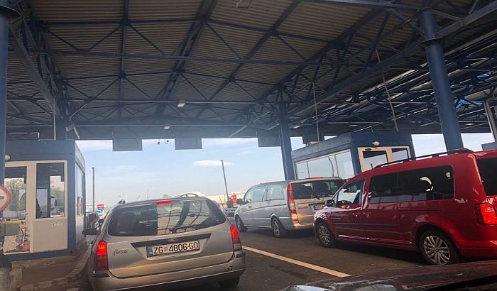 Hrvatska policija četiri sata držala autobuse iz Srbije na granici