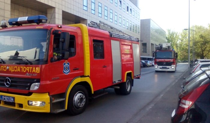 Banatski Karlovac: Vatrogasci ceo dan na terenu zbog požara u klanici