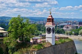 Obnova tornja sa satom na Tvrđavi pri kraju: Originalni vrh u muzeju, na toranj postavljena replika