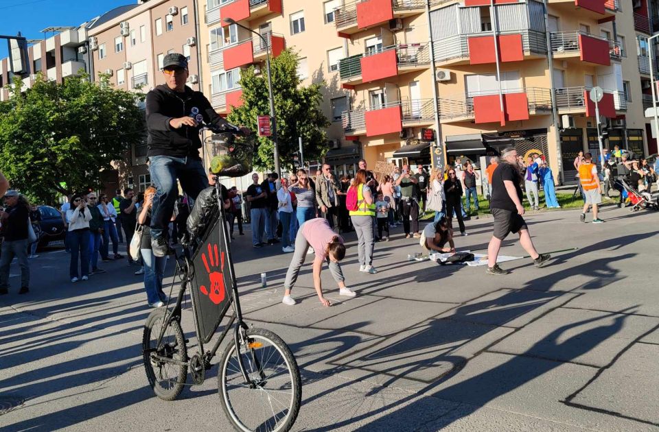 FOTO, VIDEO Održana blokada 30 raskrsnica: Trajala 45 minuta, manji incident na Detelinari FOTO, VIDEO Održana blokada 30 raskrsnica: Trajala 45 minuta, manji incident na Detelinari