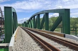 Vozovi počeli da saobraćaju preko novog mosta na Tamišu