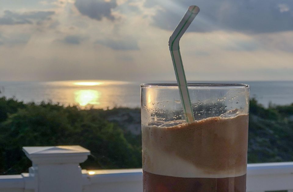 VIDEO Savršena ledena kafa kod kuće: Napravite sami grčki frape