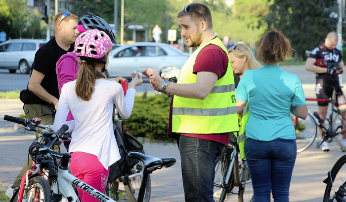 Novosadska Kritična masa današnjom vožnjom obeležava Dan bicikla