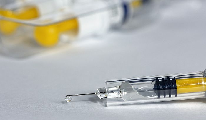 Vučić: Očekuje se da broj zaraženih pređe 1.000 dnevno, primiću prvu vakcinu koja dođe u Srbiju