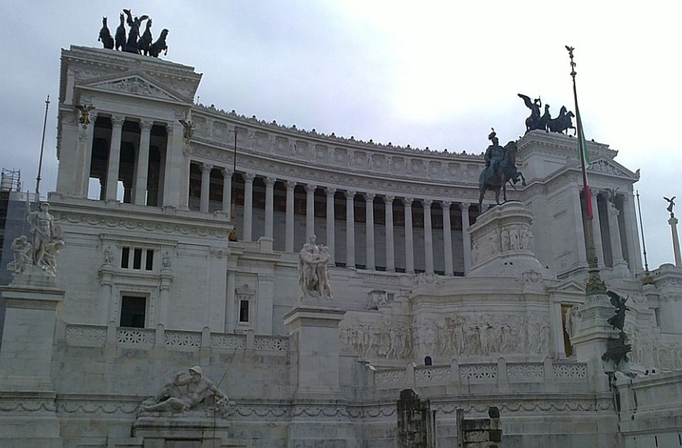 Italijanska vlada na meti kritika zbog zabrane ilegalnih rejv žurki