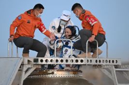 Tri kineska astronauta se vratila na Zemlju posle gotovo sedam meseci u svemiru