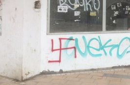 Spomenici narodnih heroja na Kalemegdanu išarani nacističkim simbolima