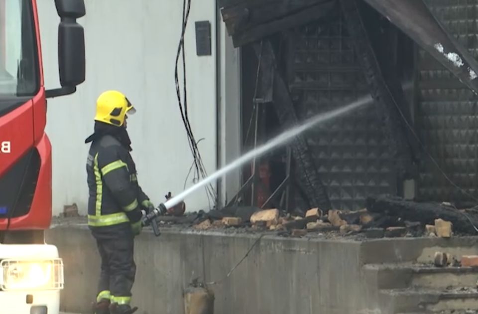 Veliki požar u Novom Pazaru lokalizovan, u toku dalje gašenje