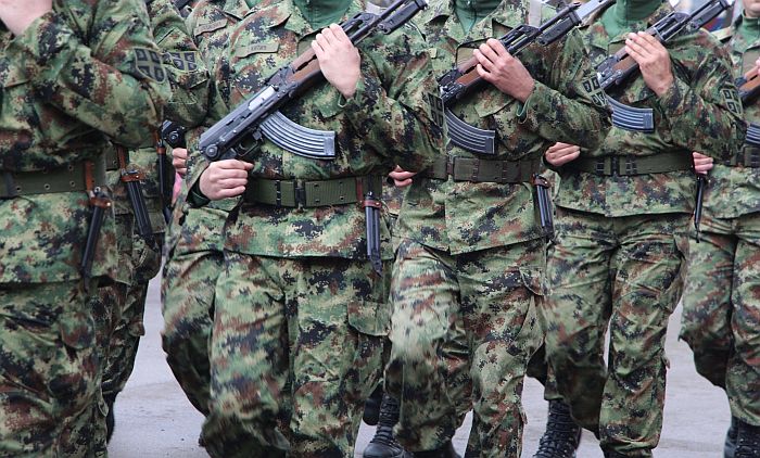 Ustav Srbije ne predviđa izvođenje vojske na ulice u slučaju vanrednog stanja
