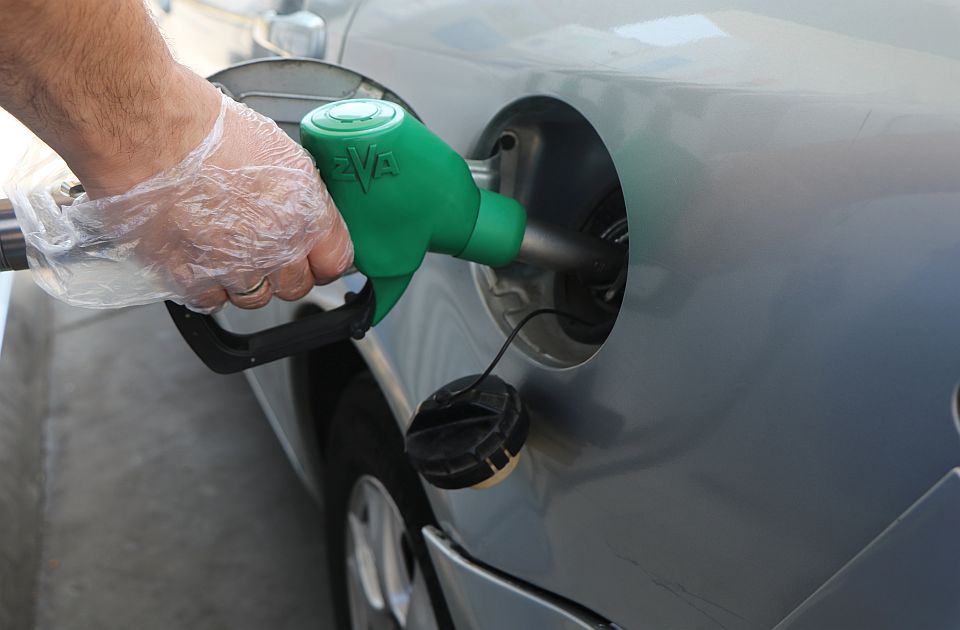 Vlada ograničila cenu goriva - evro dizel 179, evro premijum 171 dinar po litru