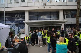 VIDEO: Stotine studenata i građana noć proveli ispred RTS-a: 
