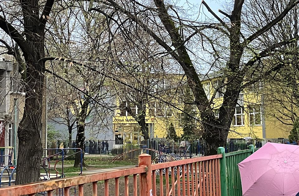 "Roditelji za povratak đaka u škole" zahtevaju od Vlade da vrate srednjoškolce u klupe