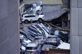 FOTO, VIDEO: Urušila se garaža u Njujorku, jedna osoba poginula, automobili naslagani jedni na druge