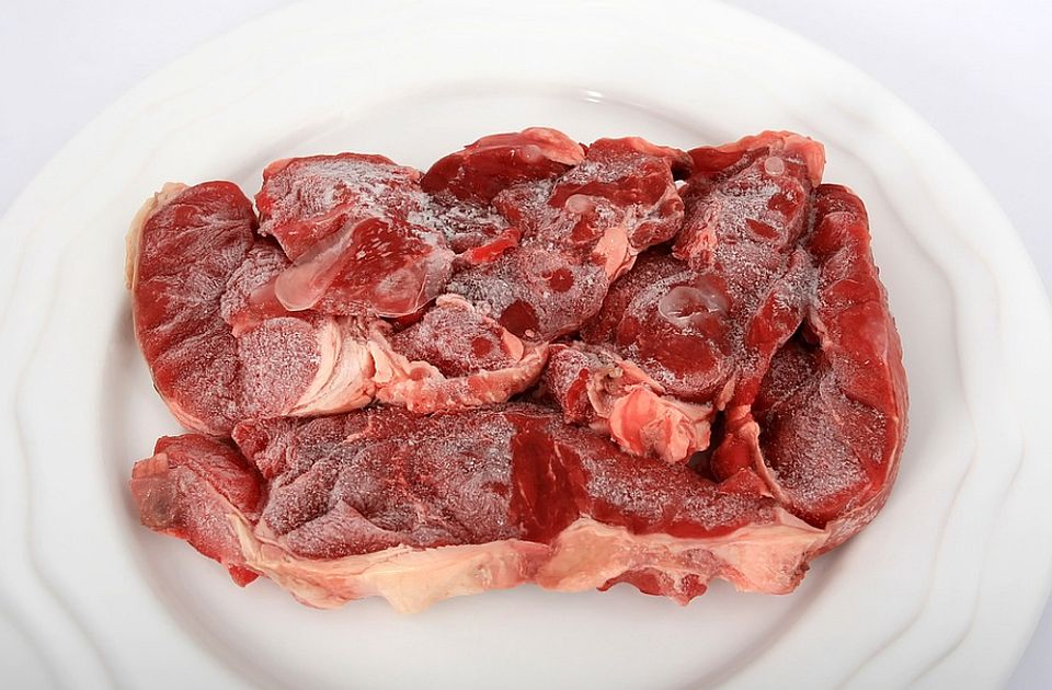 Koji je najbezbedniji način za odmrzavanje mesa?